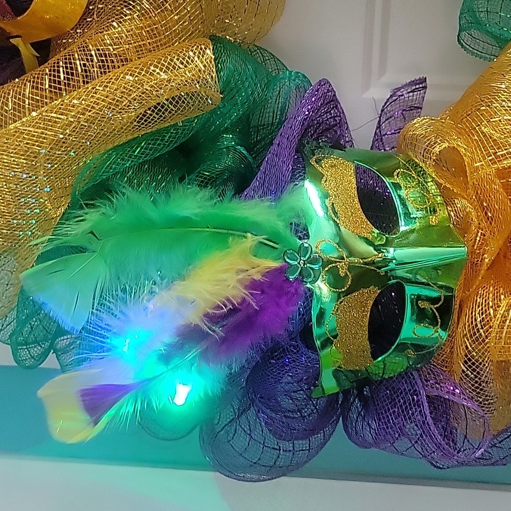 Mardi Gras wreath with lights Purple. Green Gold large wreath Handmade NWOT new - Picture 6 of 6